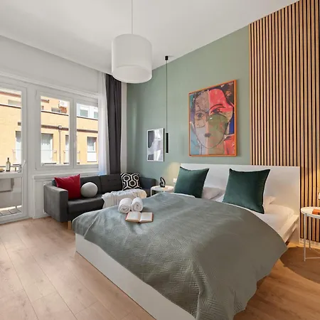 Chic 2br Loft Steps From Great Synagogue *