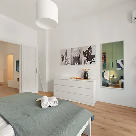 Chic 2br Loft Steps From Great Synagogue * Budapest