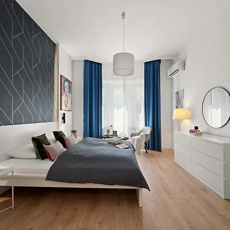 Chic 2br Loft Steps From Great Synagogue * Budapest