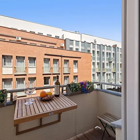 Apartment Chic 2br Loft Steps From Great Synagogue Budapest