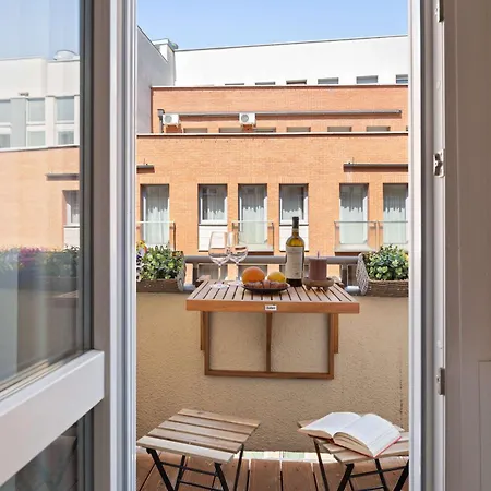 Chic 2br Loft Steps From Great Synagogue Budapest