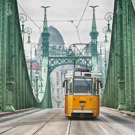 Chic 2br Loft Steps From Great Synagogue Budapest