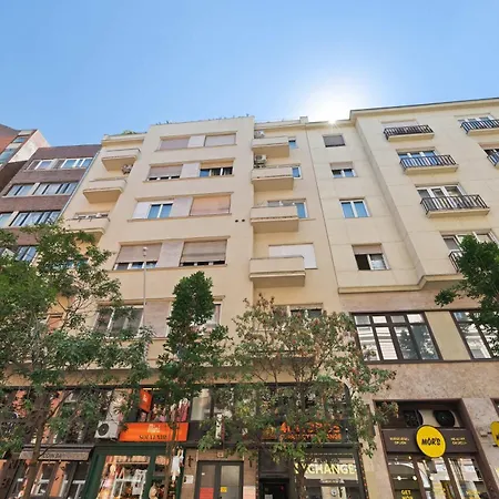 Chic 2br Loft Steps From Great Synagogue *